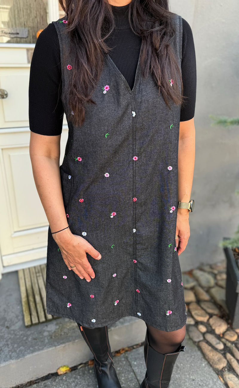 Say INA Copenhagen Kjole - Ania Spencer - Black Denim W. Flowers
