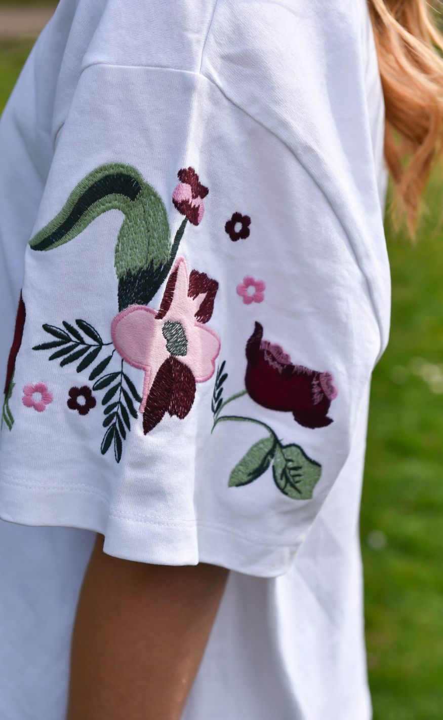 A-View T-Shirt - Best Double Flower - White
