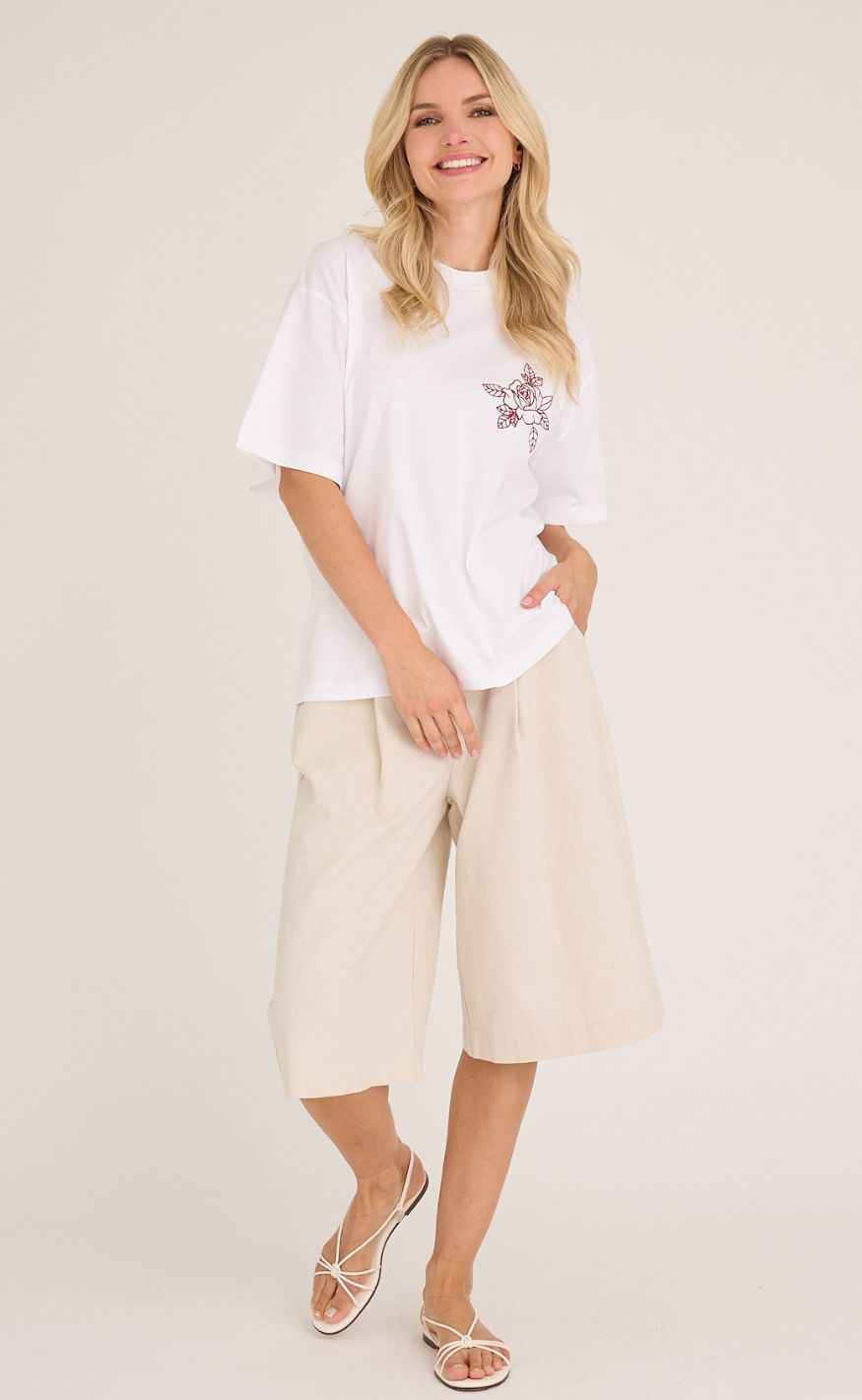 A-View T-Shirt - Lovely - White