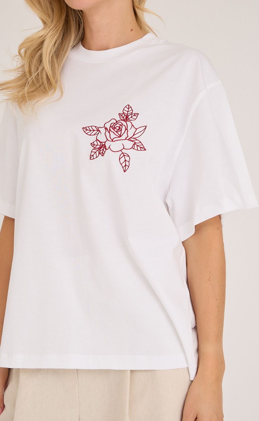 A-View T-Shirt - Lovely - White