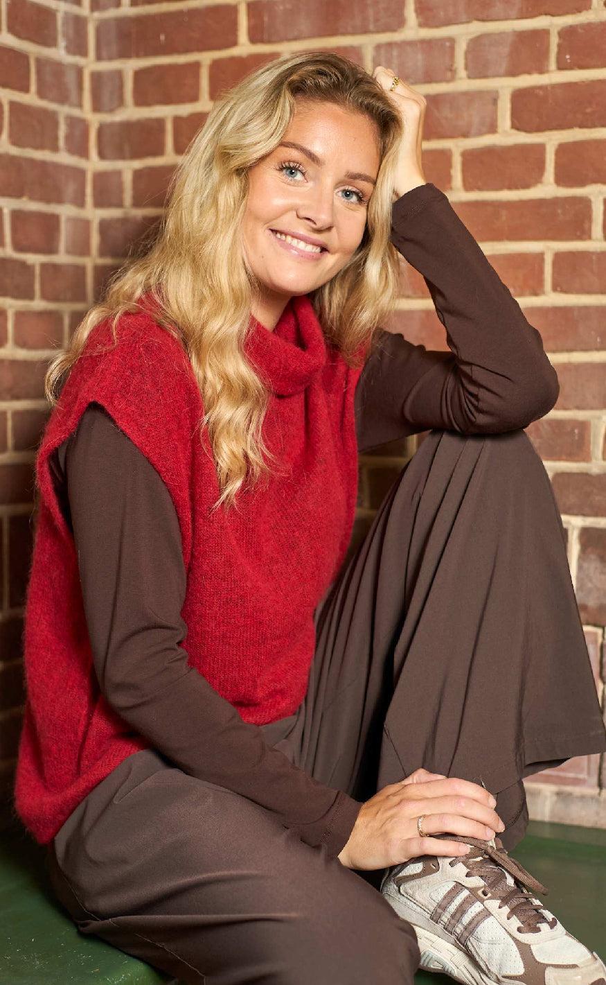 Black Colour Vest - Dell - Red