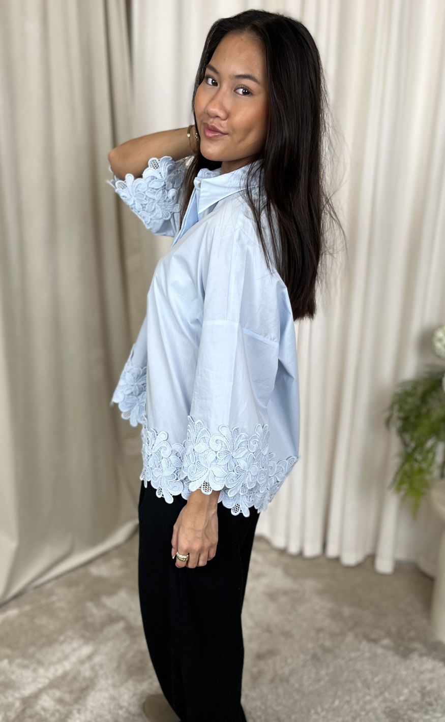 Continue Skjorte - Klara Embroidery - Light Blue