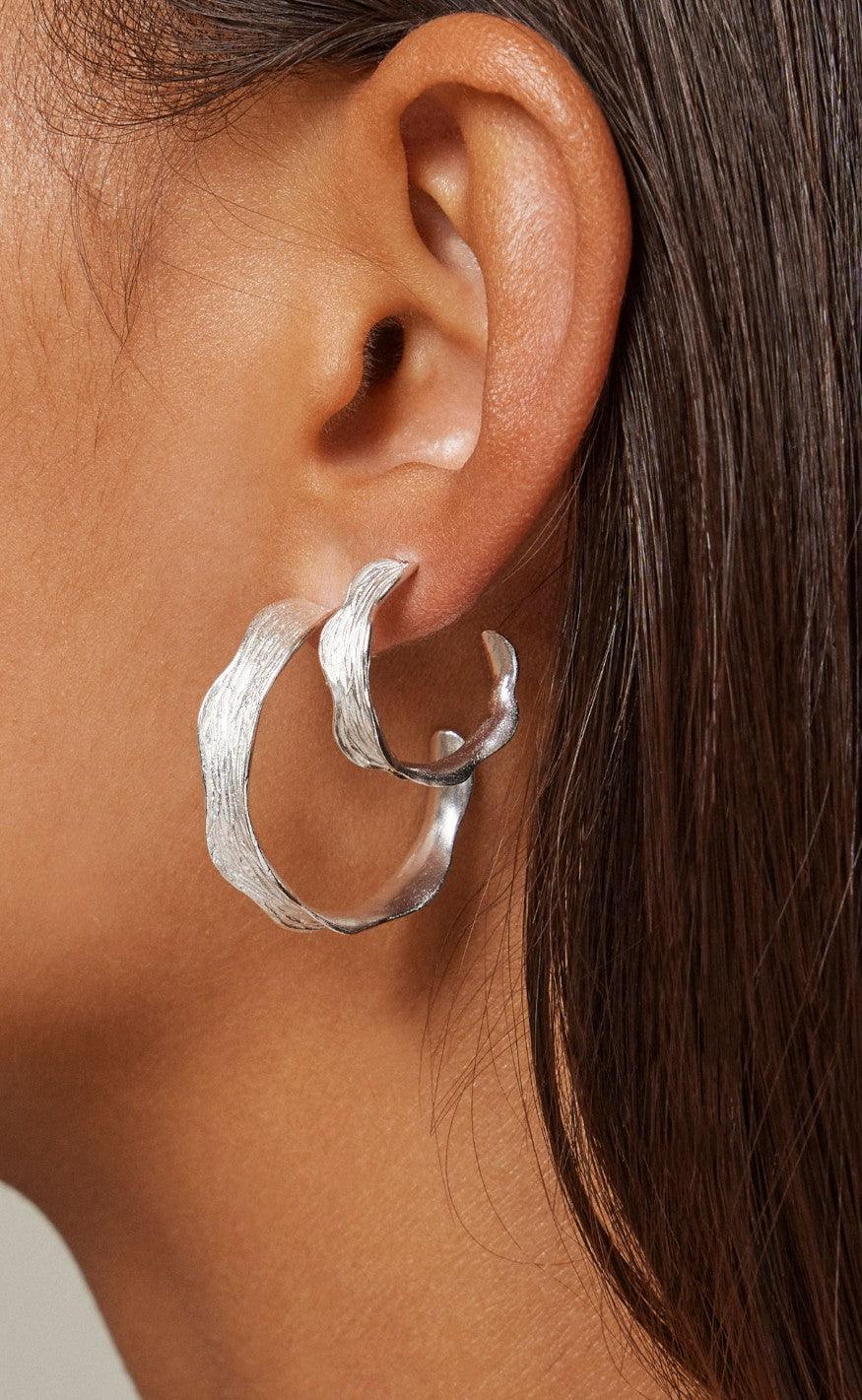ENAMEL Copenhagen Øreringe - Hoops - Ane Large - Silver Colour