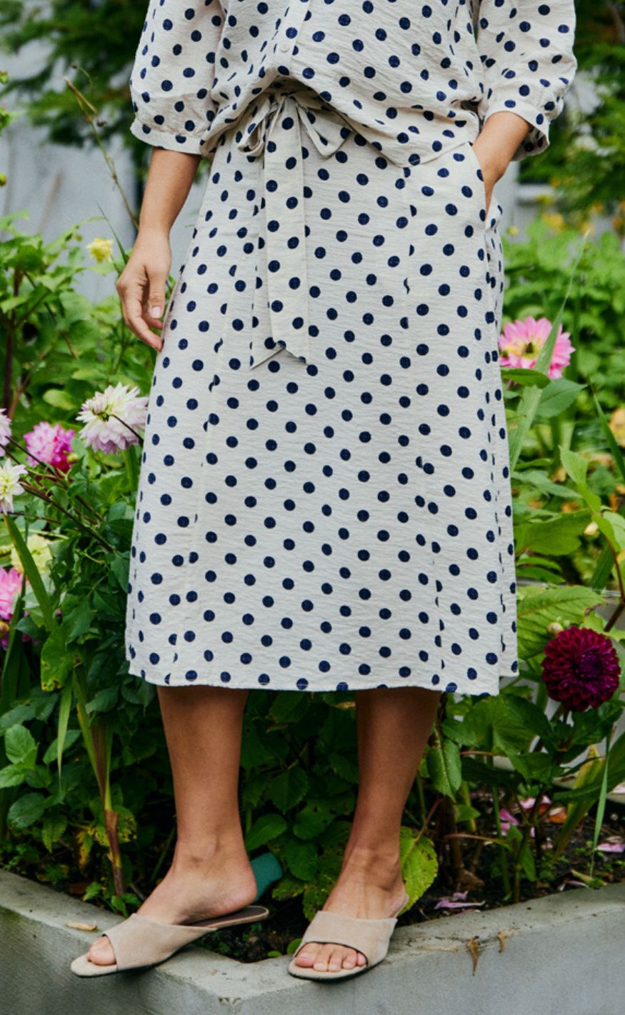 Freequent Nederdel - Alma - Moonbeam w. Navy Blazer