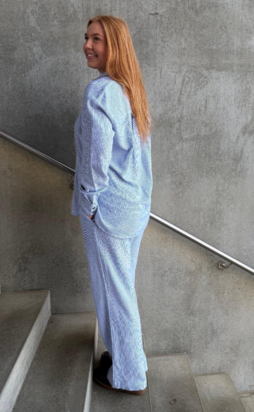 Freequent Skjorte - Lava - Off-white w. Nebulas Blue