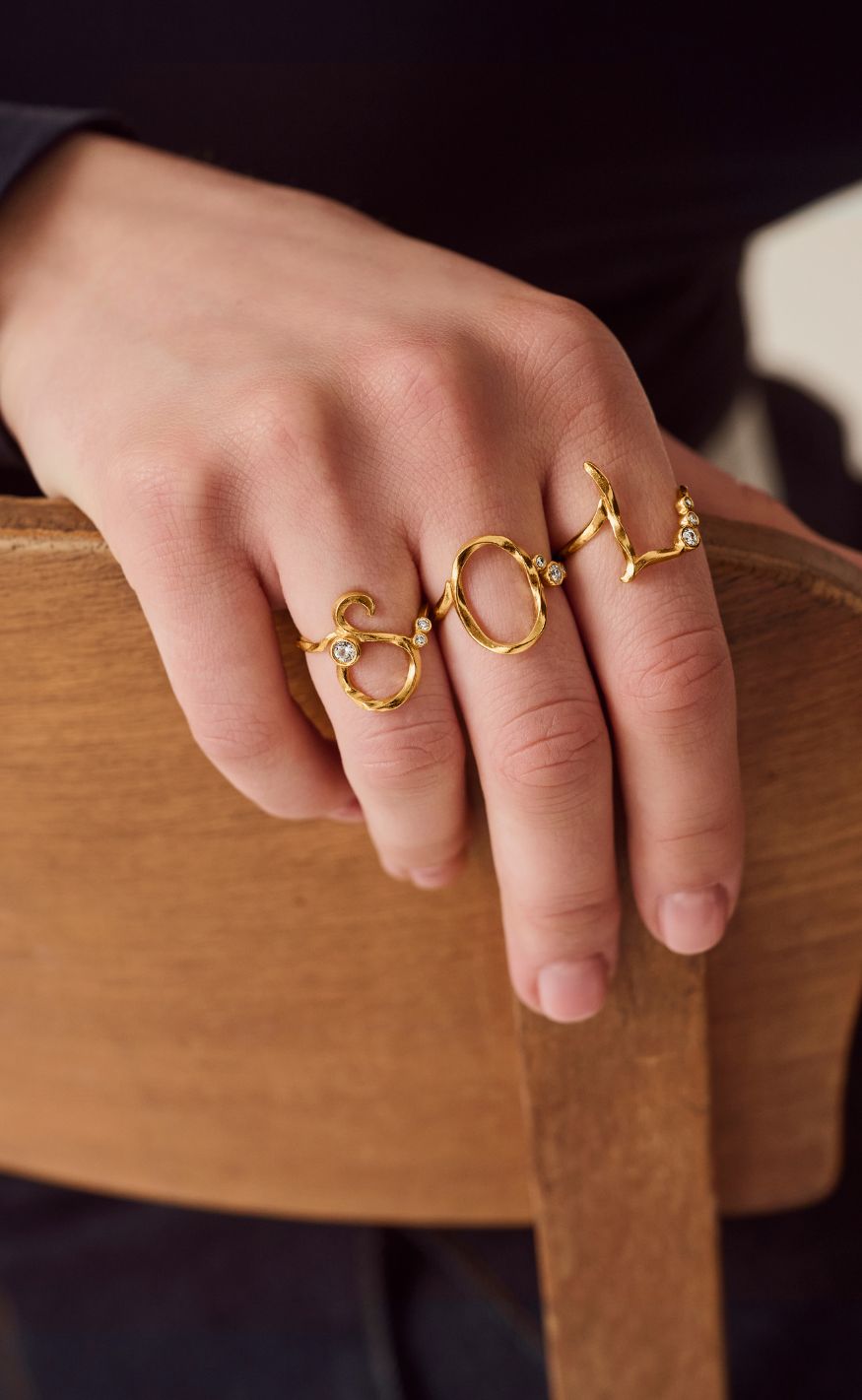 Maanesten Ring - L Alphabet - Gold Colour