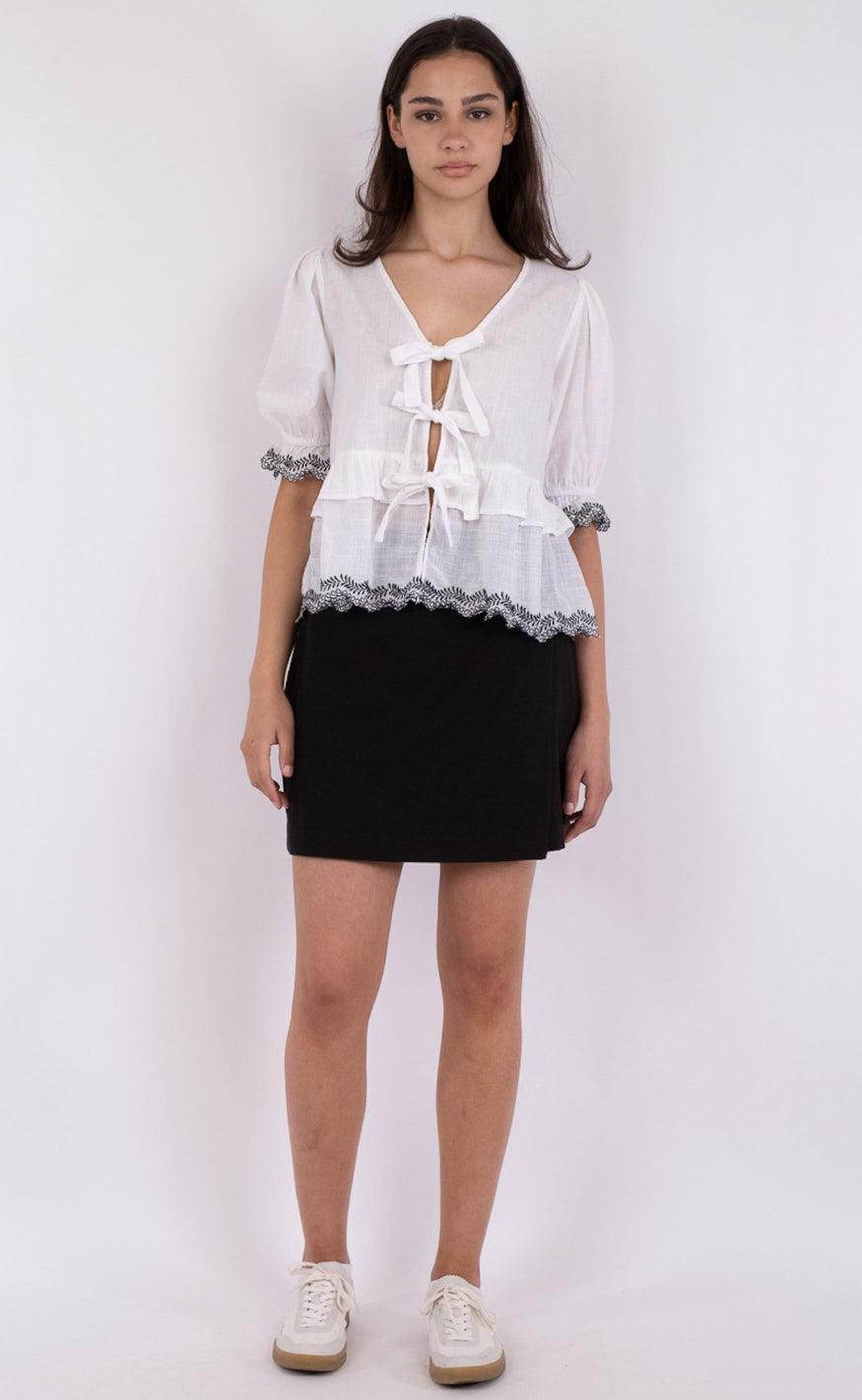 Neo Noir Bluse - Raya Embroidery - White/Black