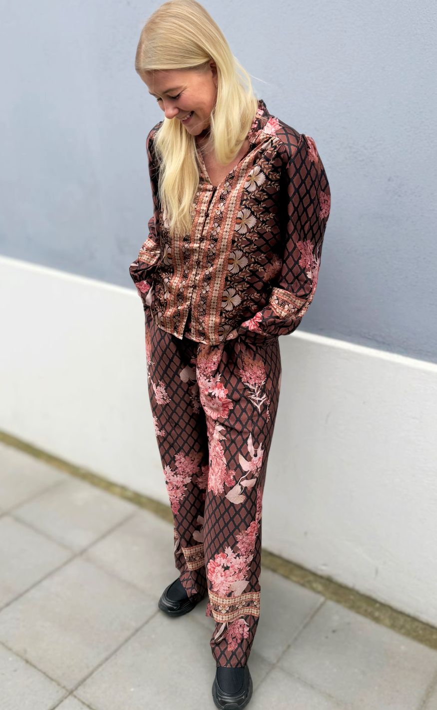 Neo Noir Bukser - Lunet Botanical - Black