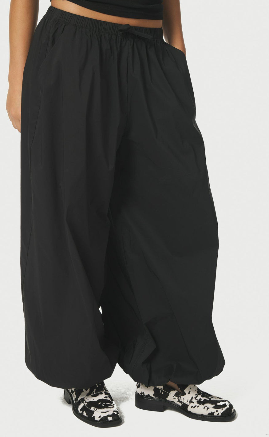 Neo Noir Bukser - Roxane Balloon - Black