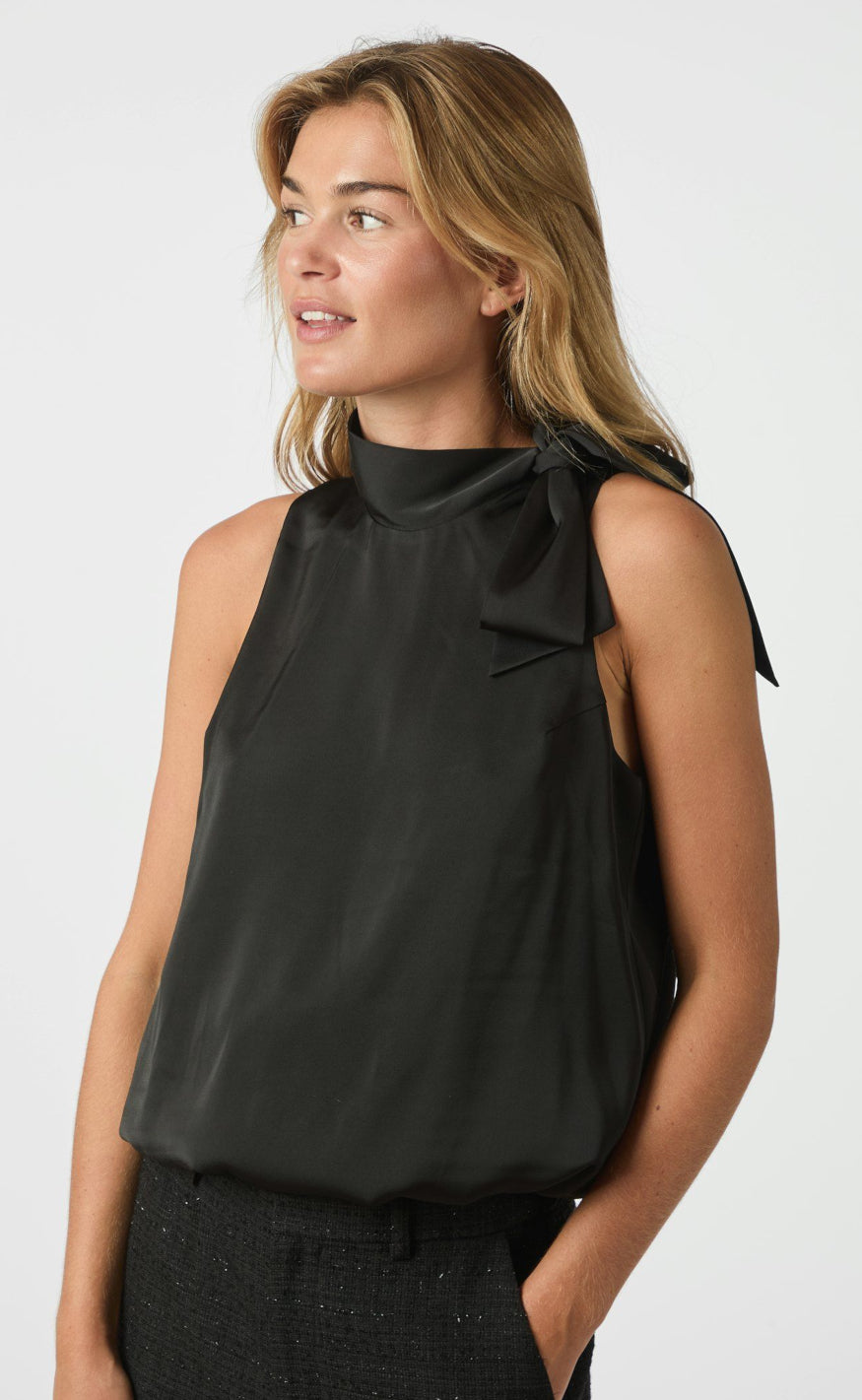 Neo Noir Top - Veda Drapy - Black