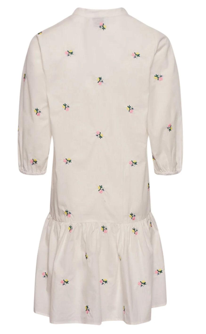 Noella Kjole - Imogene - White Embroidery