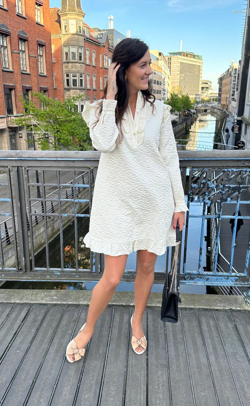 Noella Kjole - Reno Ruby Ruffle - Cream