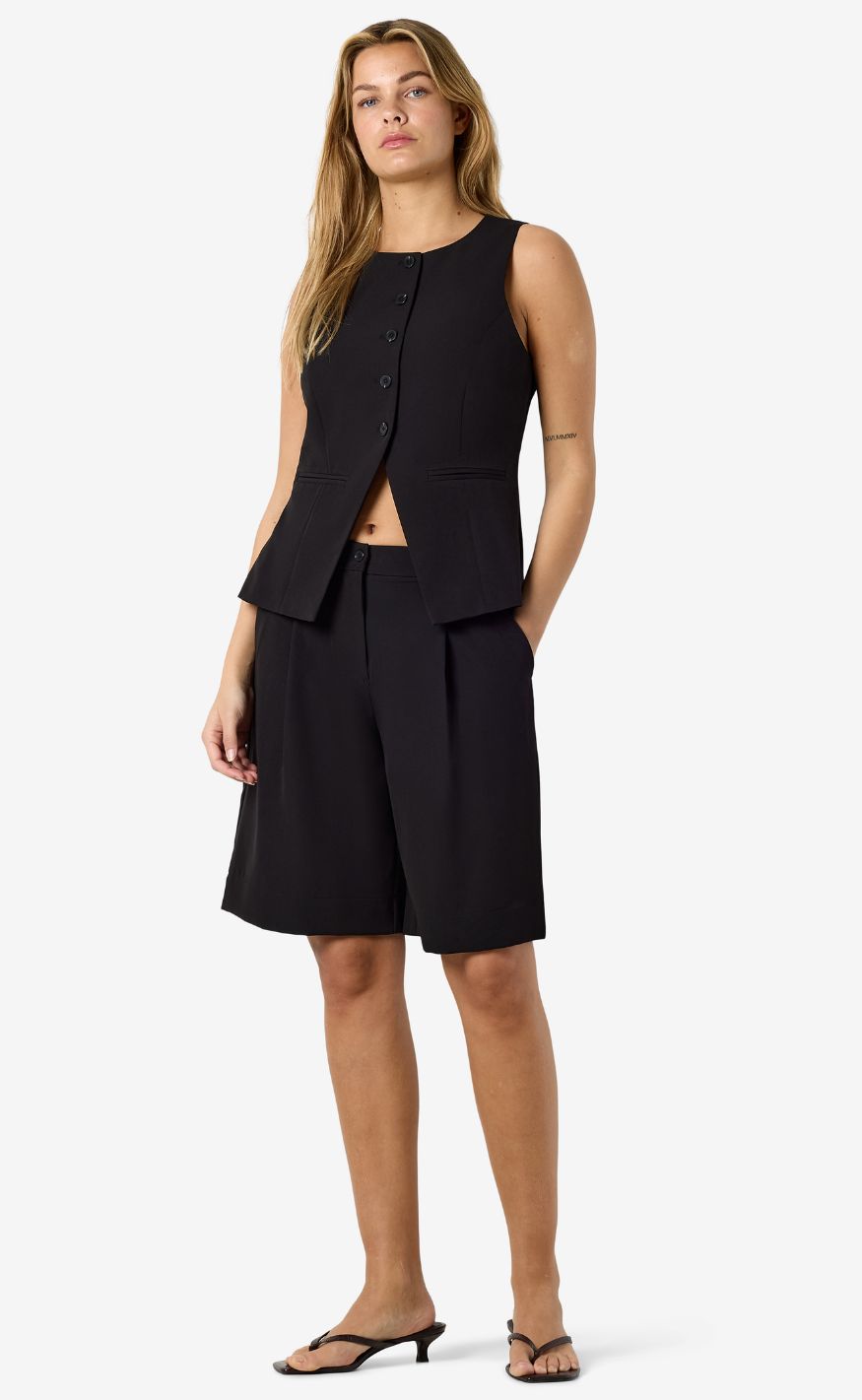 Noisy May Vest - Maile - Black