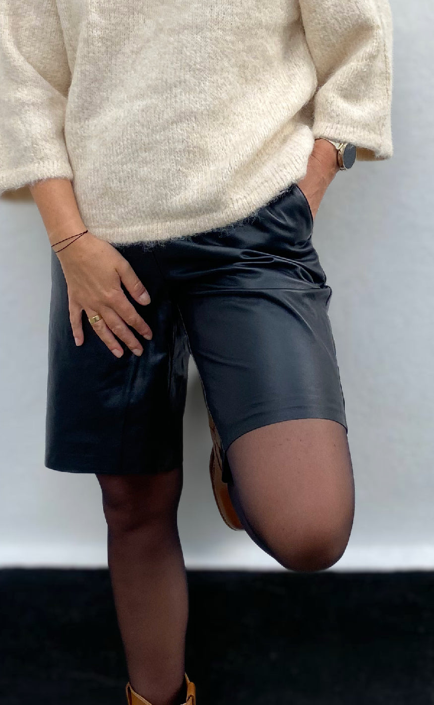 Notyz Shorts - Hamilton - Black Leather
