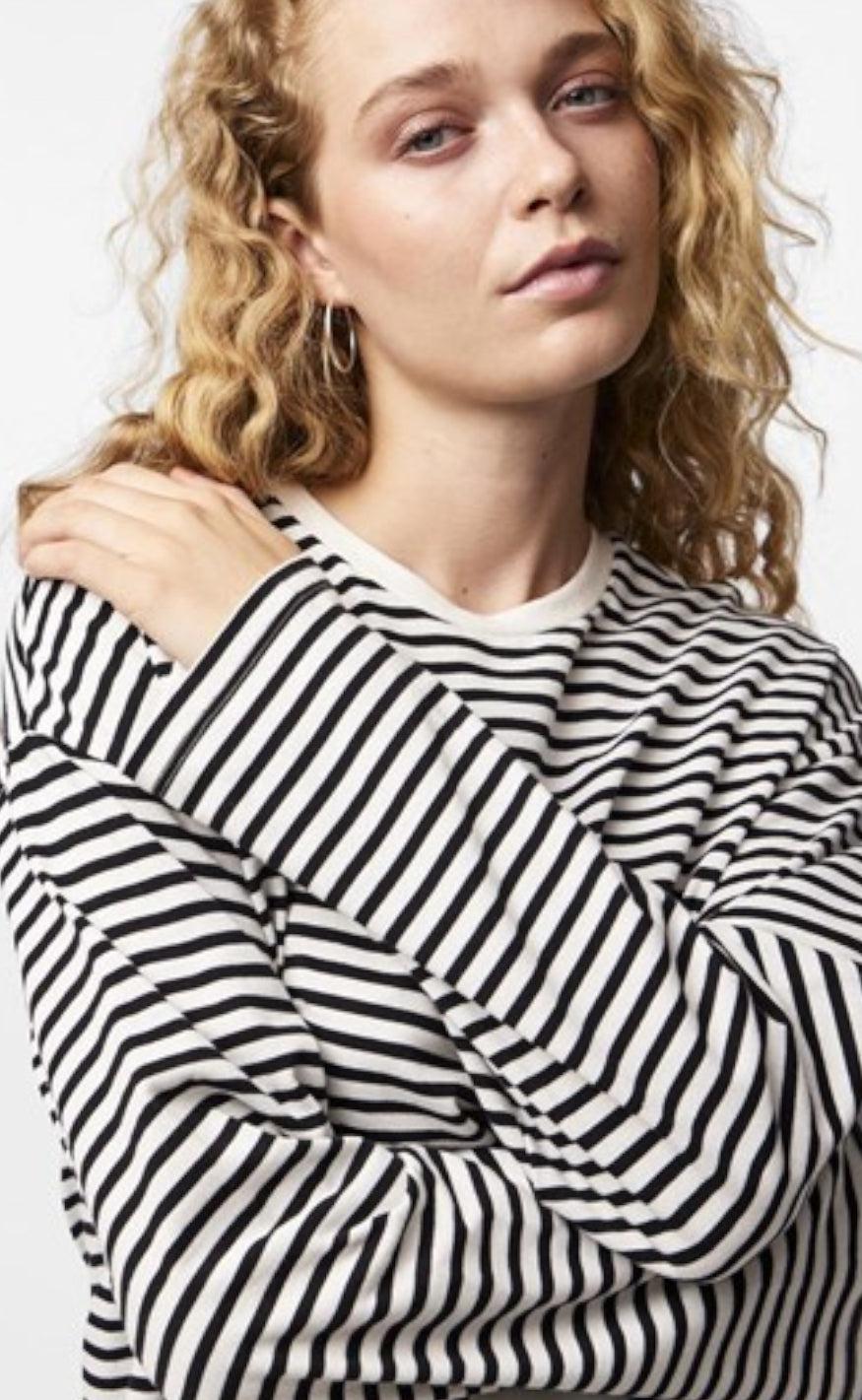 PIECES Top - Sadie - Black