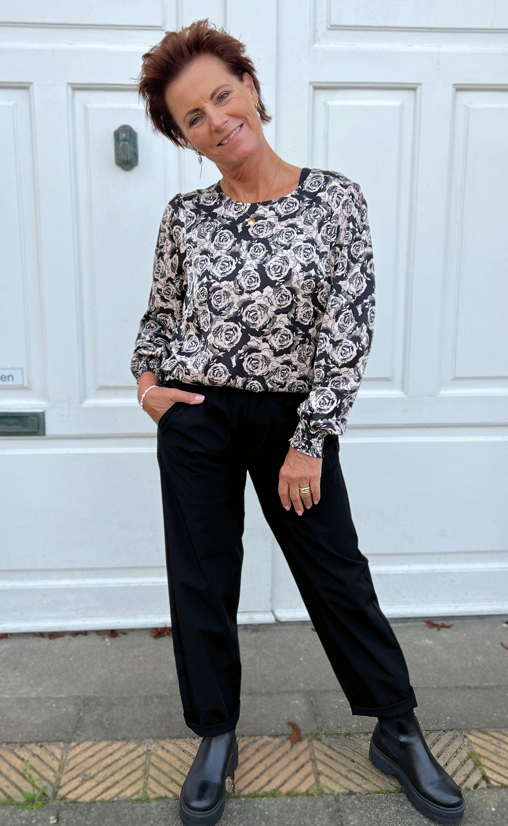 Say INA Copenhagen Bluse - Chili - Black Roses