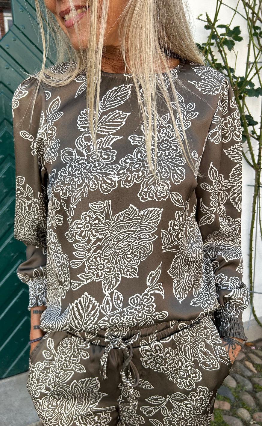Say INA Copenhagen Bluse - Chili - Dark Brown Flower