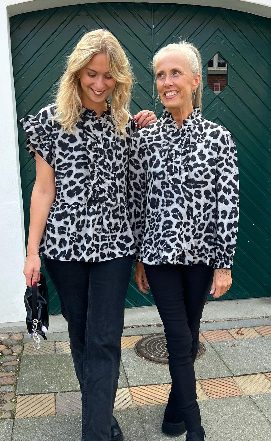 Say INA Copenhagen Bluse - Pia - Grey Leopard