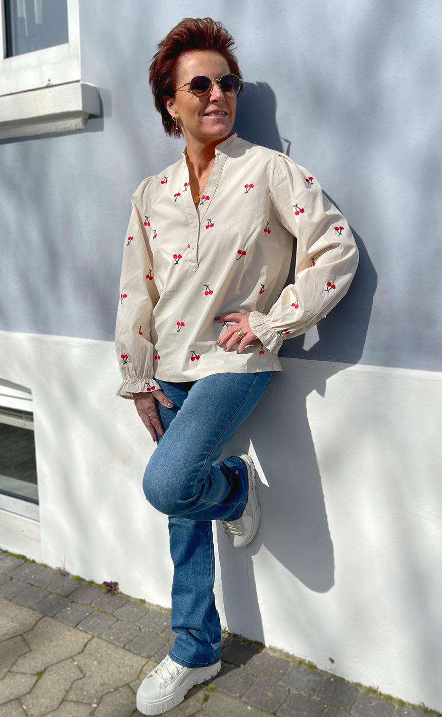 Say INA Copenhagen Bluse - Tiffany - Off White W. Cherry