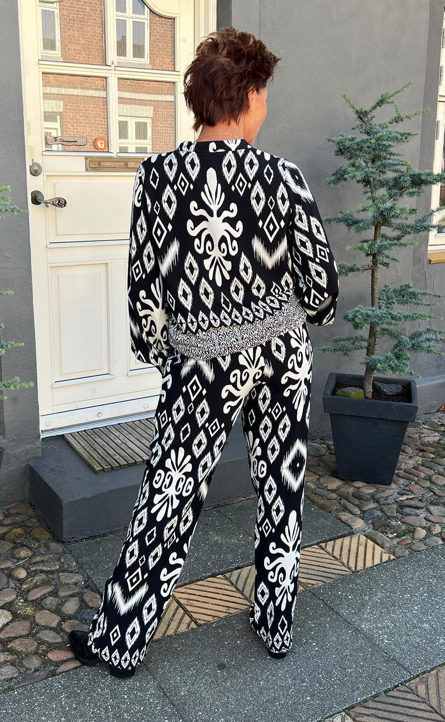 Say INA Copenhagen Bluse - Tora - Black/White Paisley