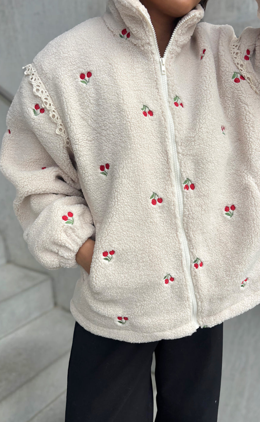 Say INA Copenhagen Fleece Jakke - Fia - Off White W. Cherries