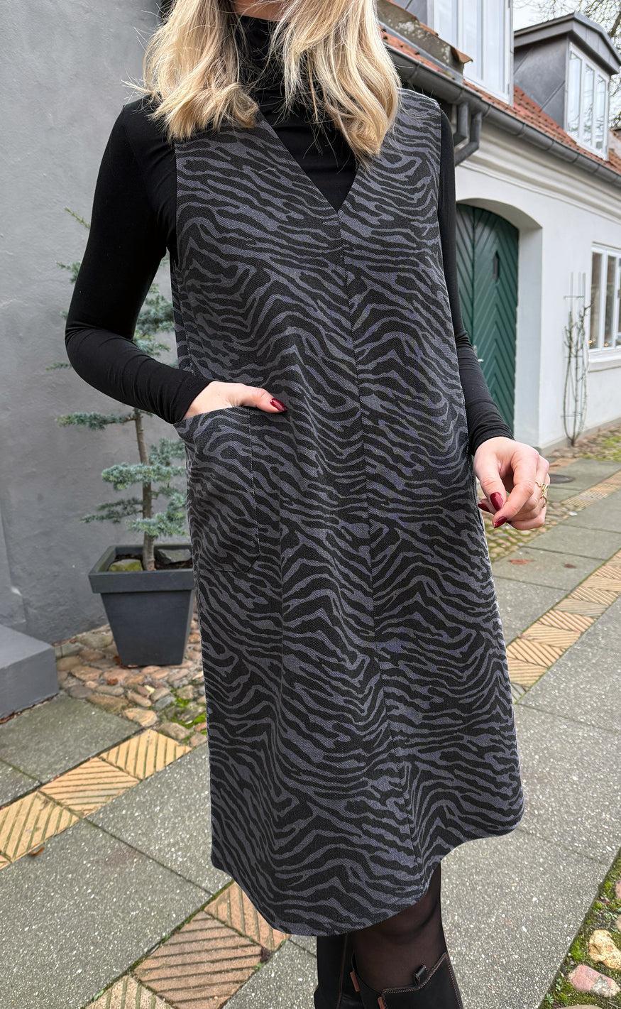 Say INA Copenhagen Kjole - Ania Spencer - Zebra