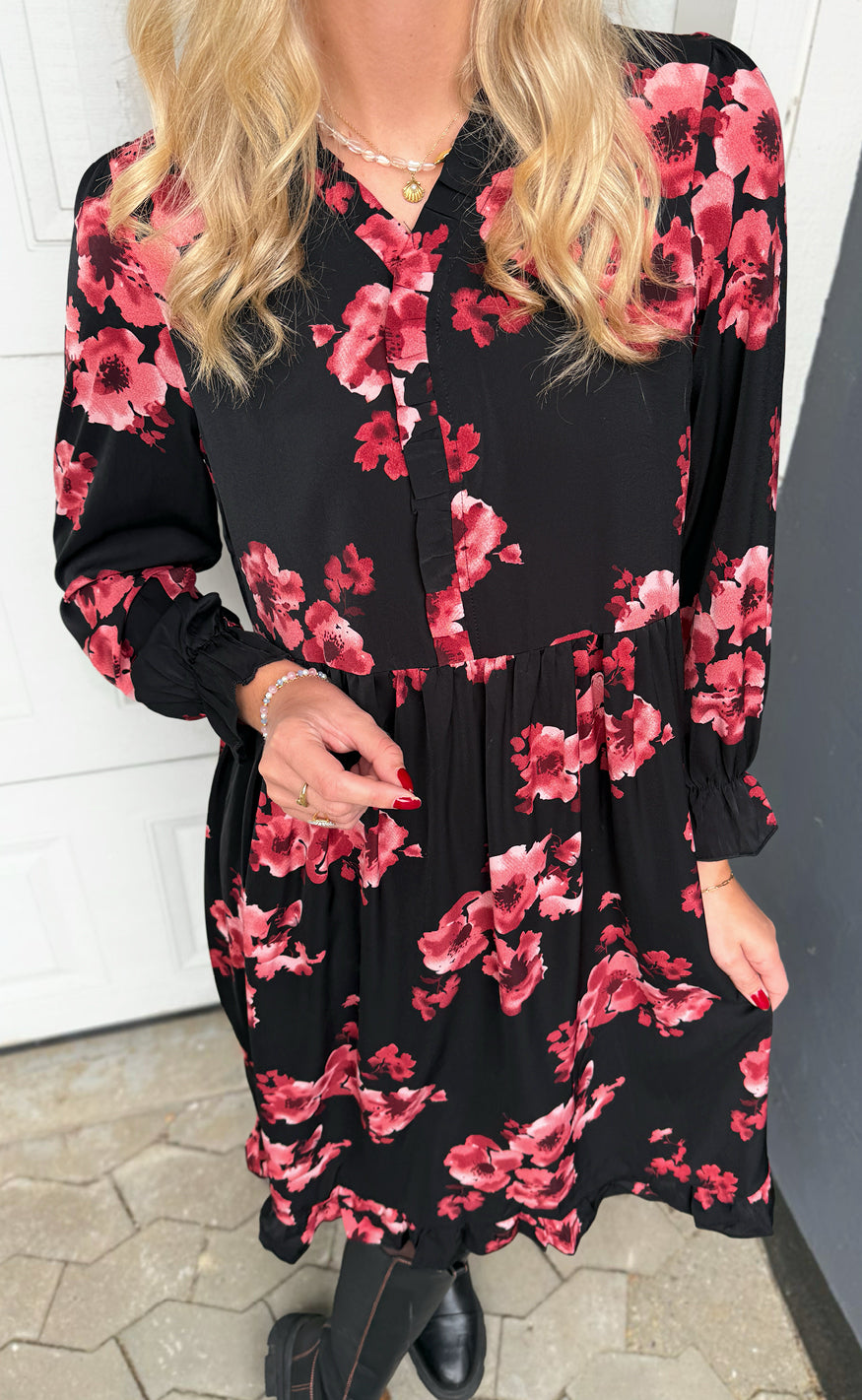 Say INA Copenhagen Kjole - Catja - Black W. Red Flowers