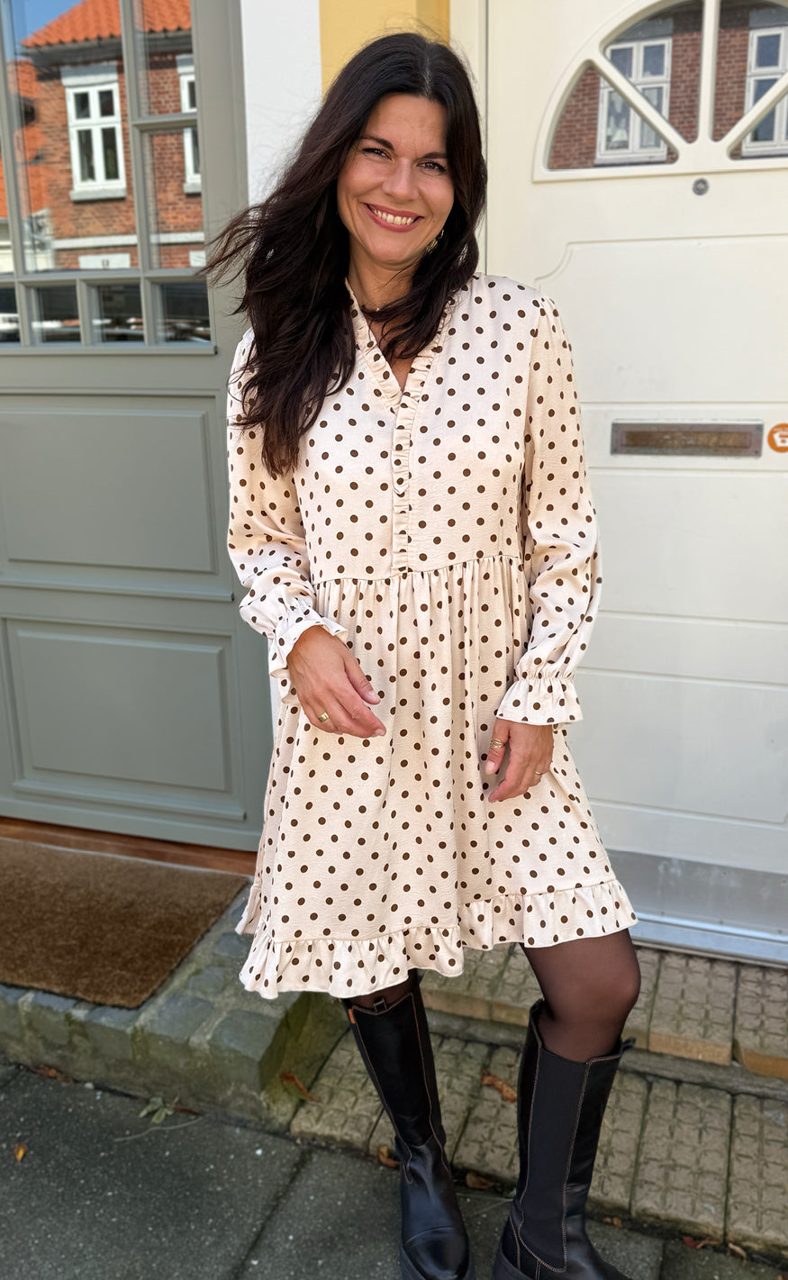 Say INA Copenhagen Kjole - Catja Short - Beige Dots
