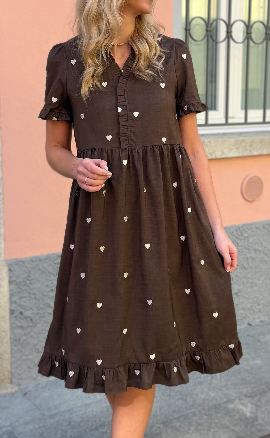 Say INA Copenhagen Kjole - Catja Summer Long - Dark Brown W. Off White Embroidery Hearts
