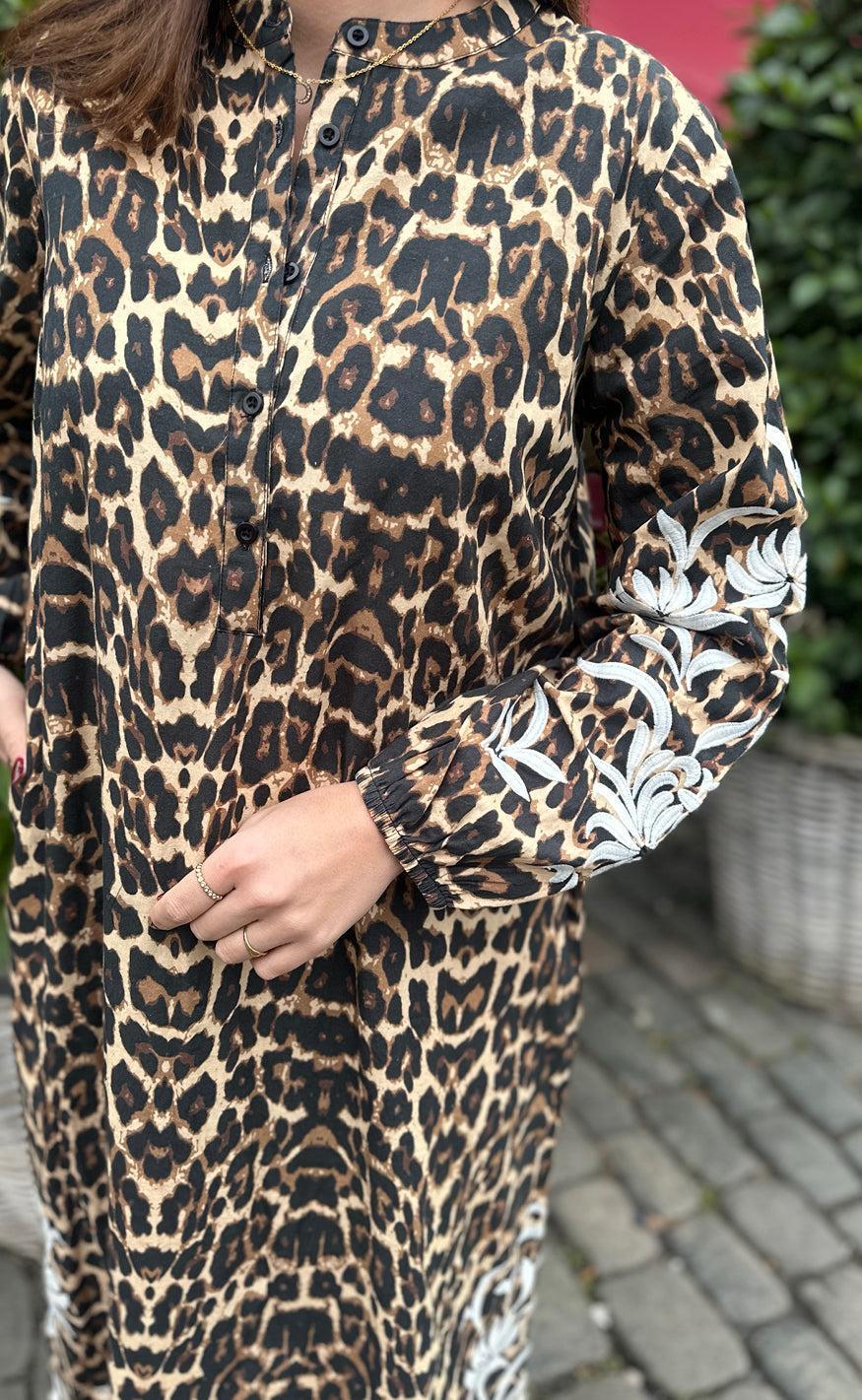 Say INA Copenhagen Kjole - Tilde Long - Leopard W. Embroidery