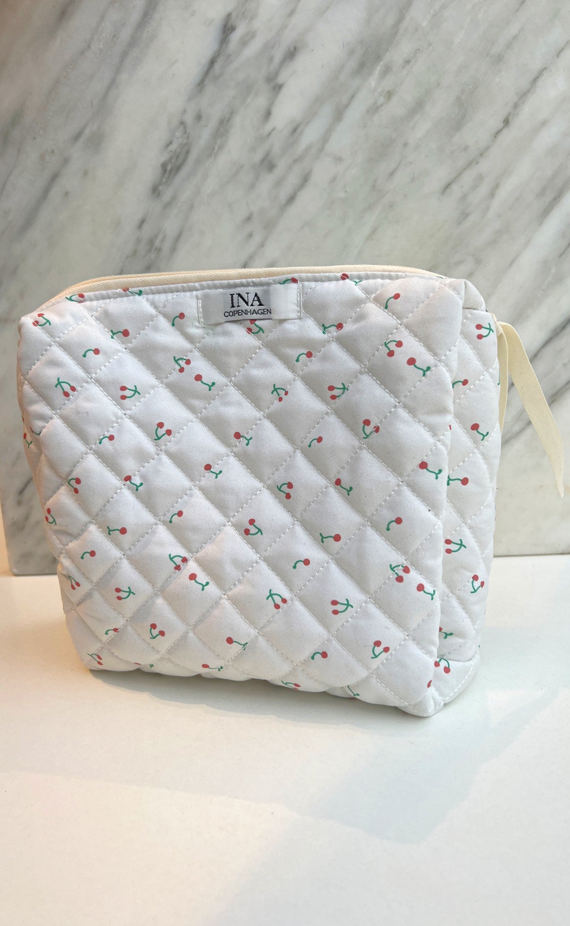 Say INA Copenhagen Makeup Taske - Sandra - Cherry