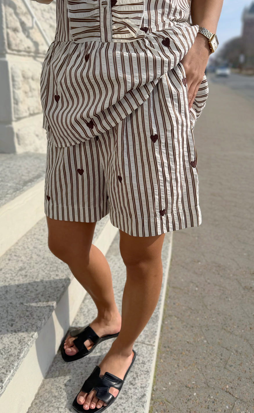 Say INA Copenhagen Shorts - Liv - White / Brown Striped W. Brown Hearts
