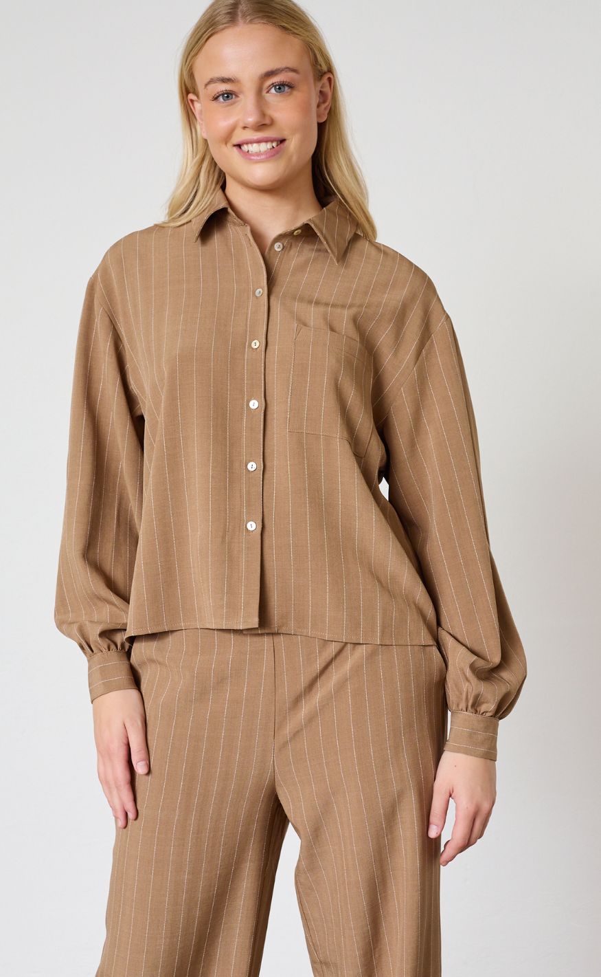 Sisters Point Skjorte - VERINA-SH3 - Hazelnut Pinstripe