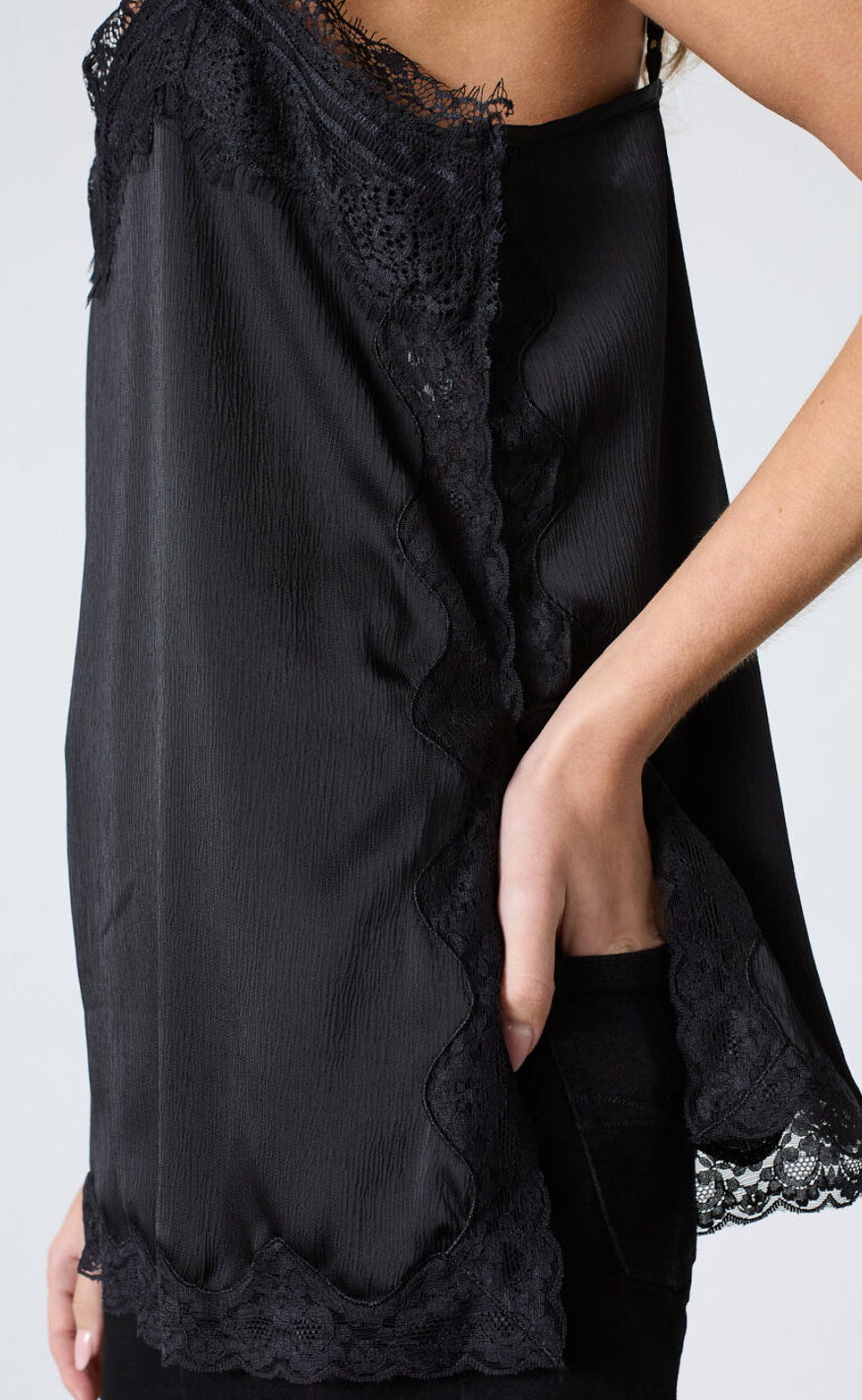 Sisters Point Top - Isolde-ST1 - Black