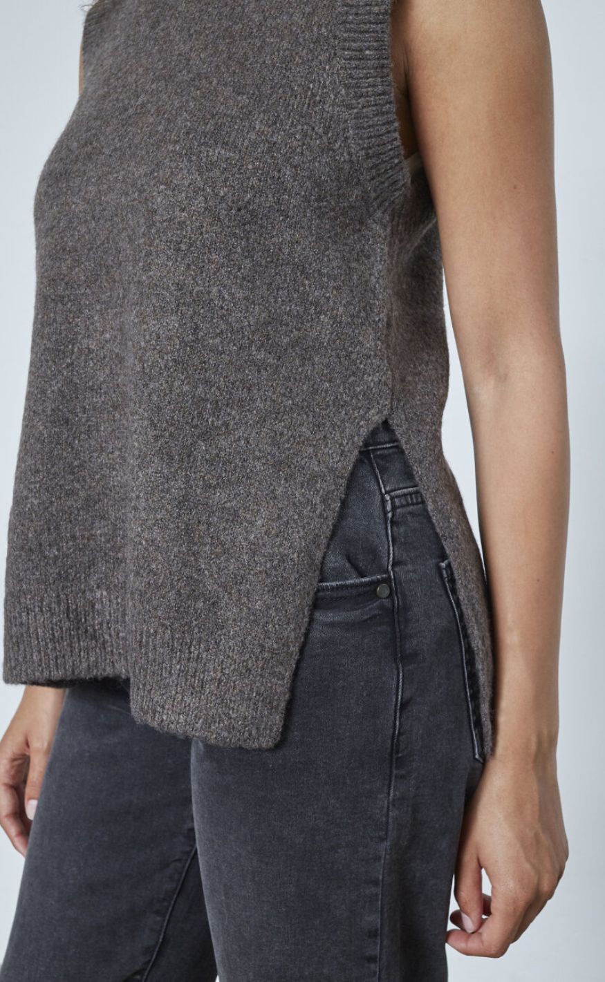 Sisters Point Vest - Luca-VE - Brown Mel.
