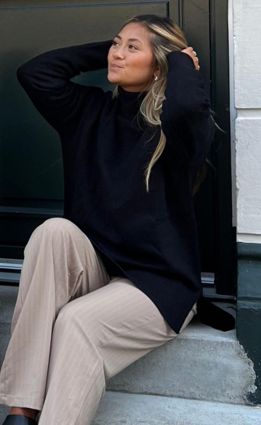 A-View Sweater - Bella - Black
