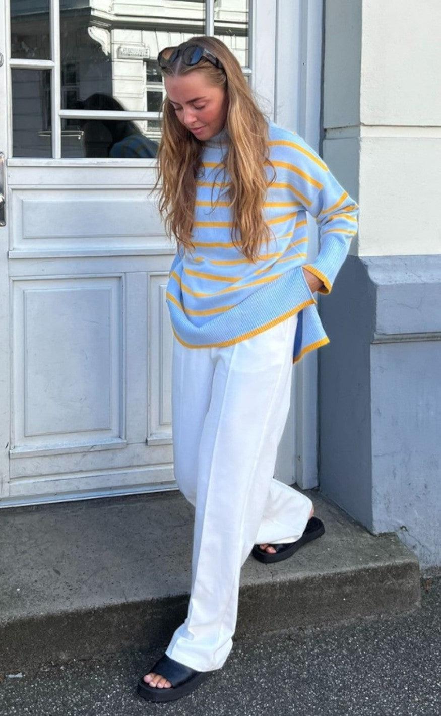 A-View Sweater - Bella - Light Blue With Orange